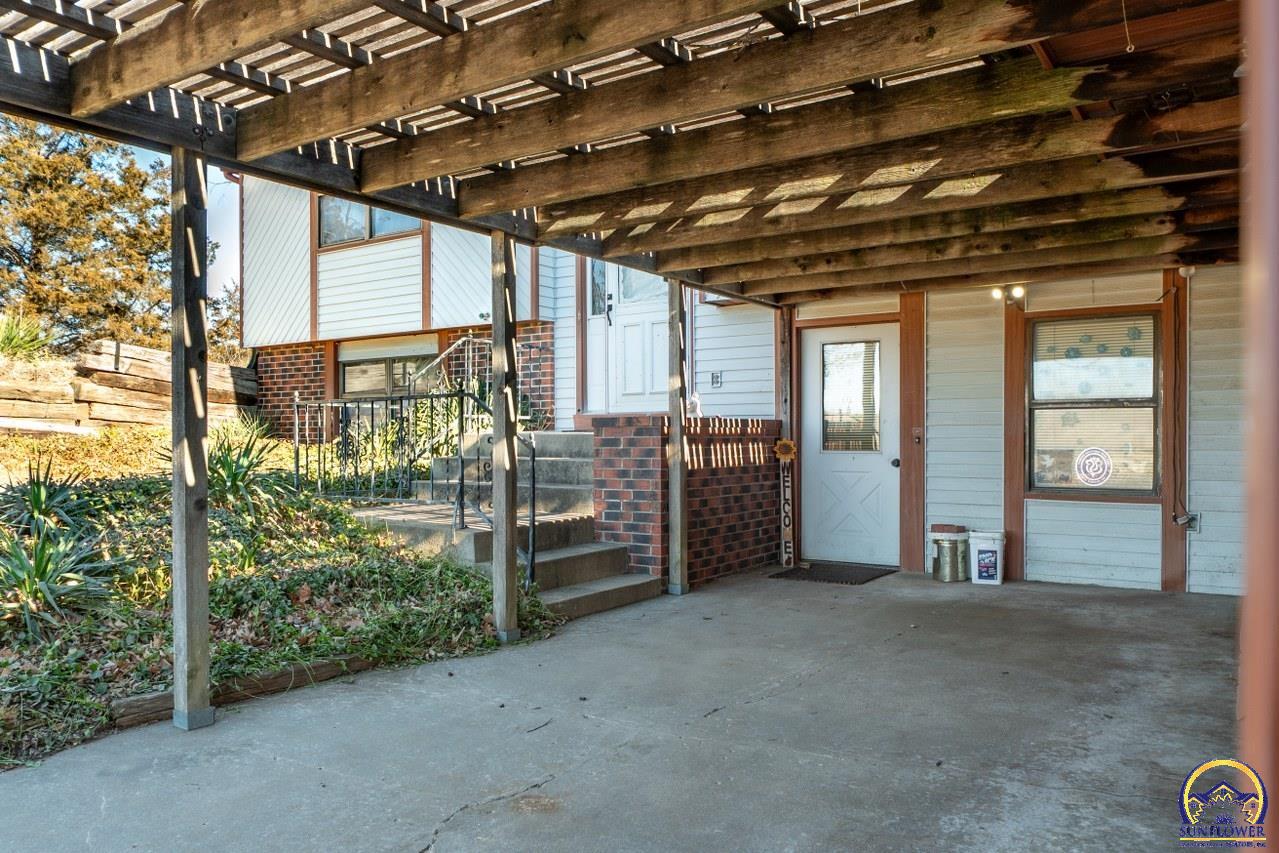 6220 Northeast Kincaid Road Topeka, KS 66617 - Photo 38 of 46 Mudroom/Shop Entrance