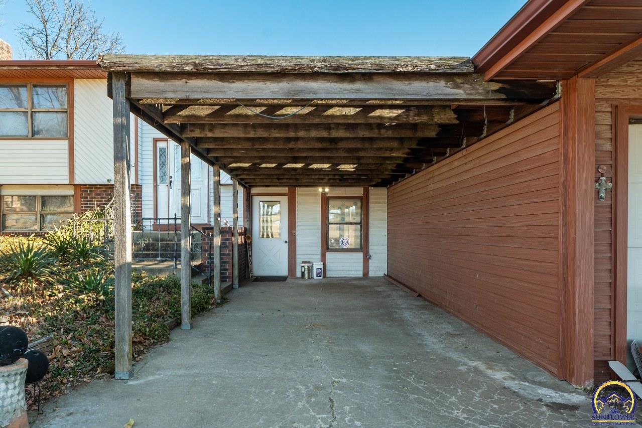 6220 Northeast Kincaid Road Topeka, KS 66617 - Photo 39 of 46 Mudroom/Shop Entrance