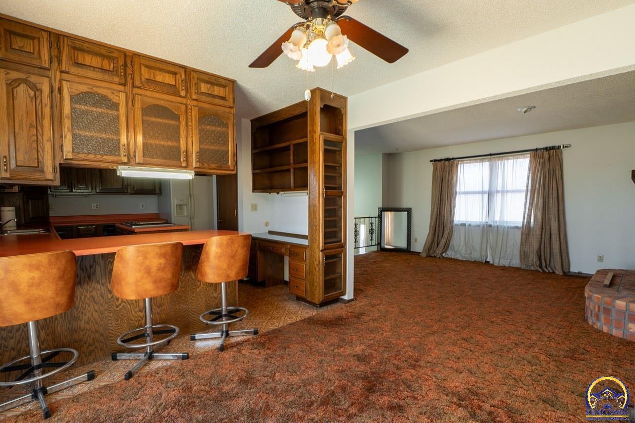 6220 Northeast Kincaid Road Topeka, KS 66617 - Photo 7 of 46