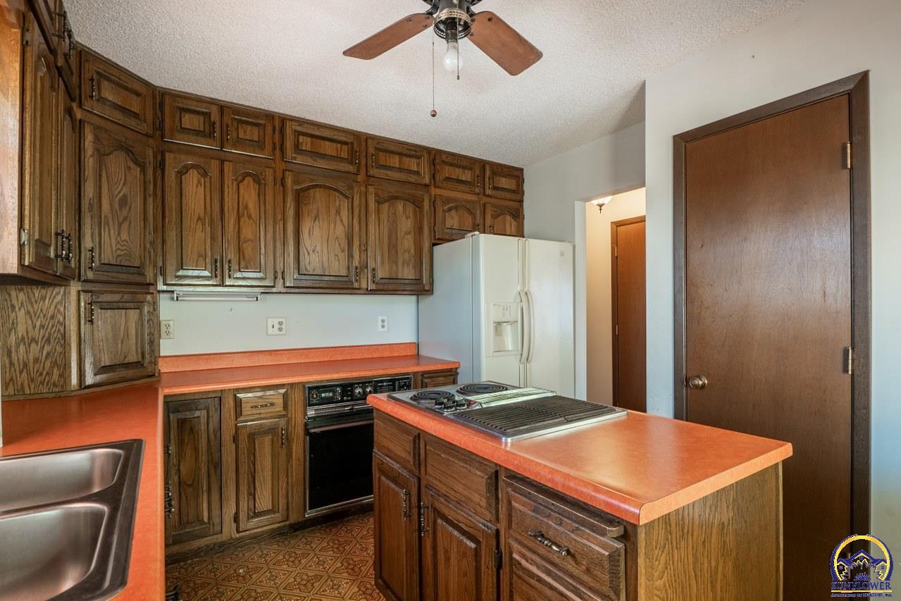 6220 Northeast Kincaid Road Topeka, KS 66617 - Photo 9 of 46