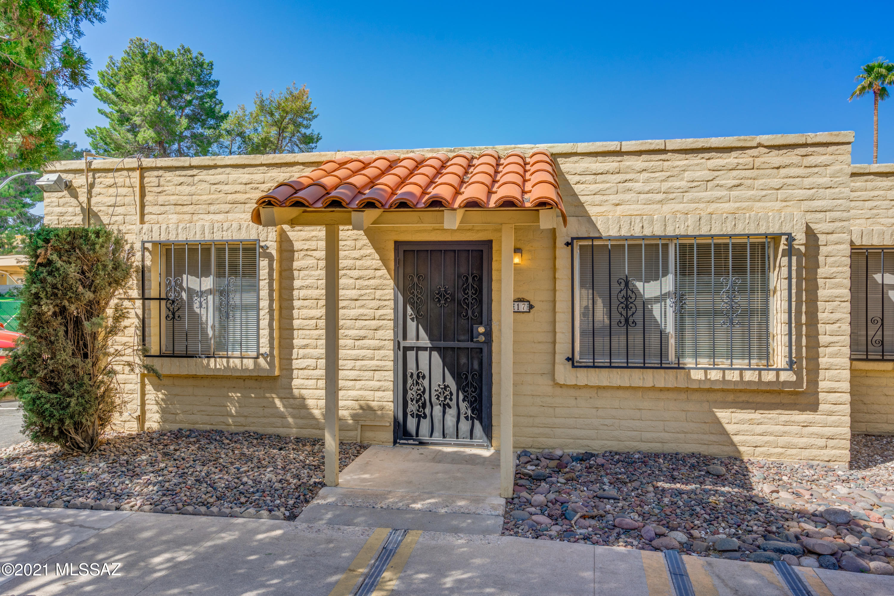 810 South Kolb Road Tucson, AZ 85710 - Photo 1 of 28