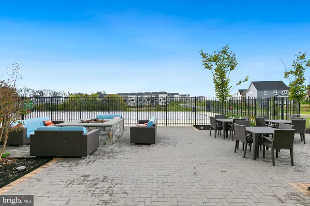 a black and white photo of a wall