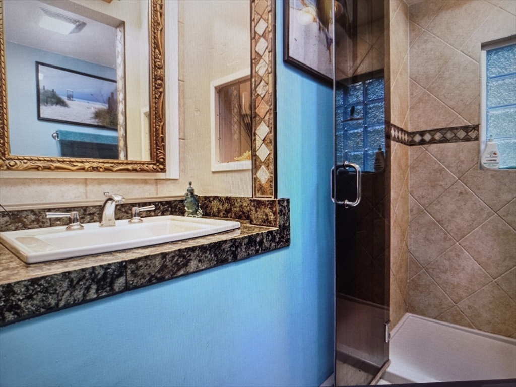 54 Lancaster Road Clinton, MA 01510 - Photo 7 of 38 Gallery Image 7