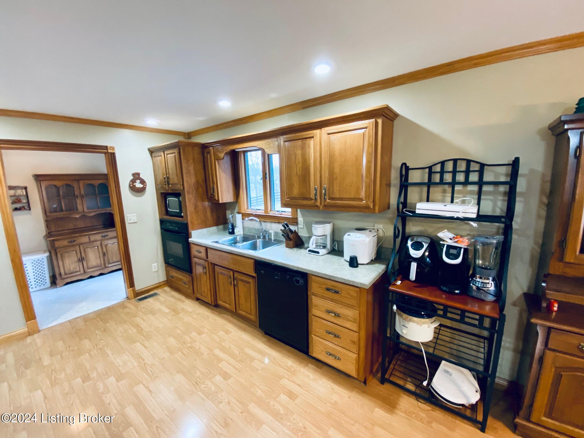 7020 Bardstown Road Springfield, KY 40069 - Photo 5 of 32 005_Kitchen