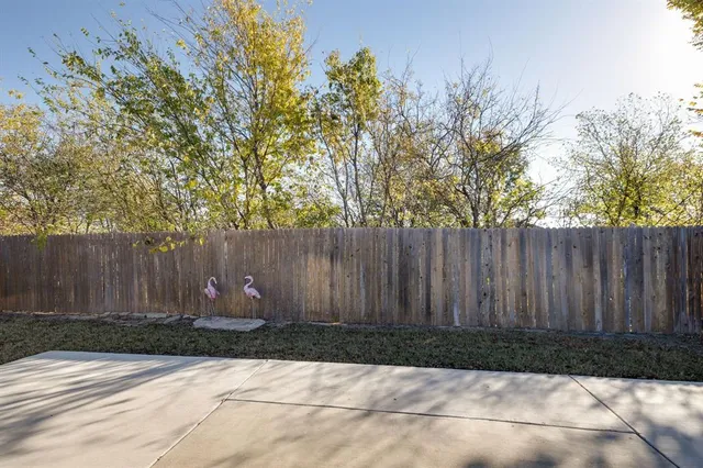 a view of house with backyard and trees