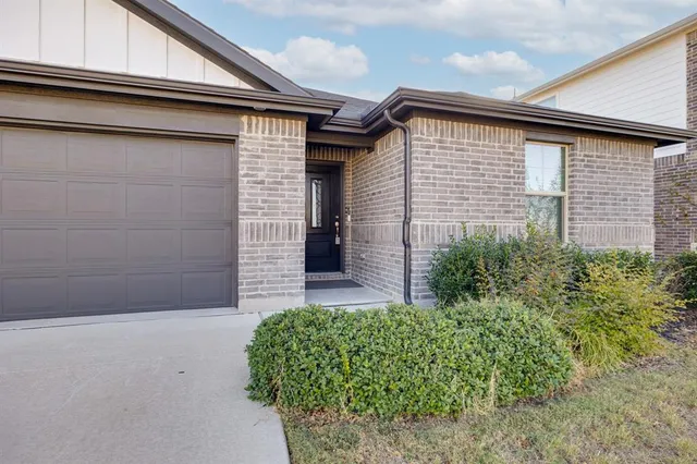 a view of a house with a small yard