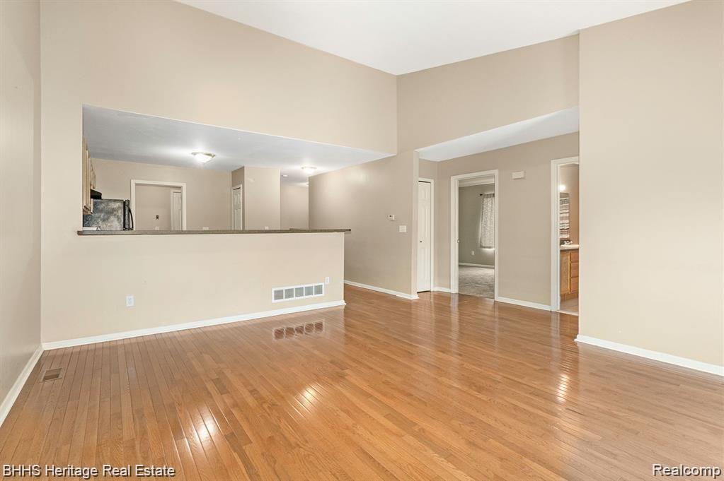 263 Wood Point, Unit 24 Howell, MI 48843 - Photo 6 of 15
