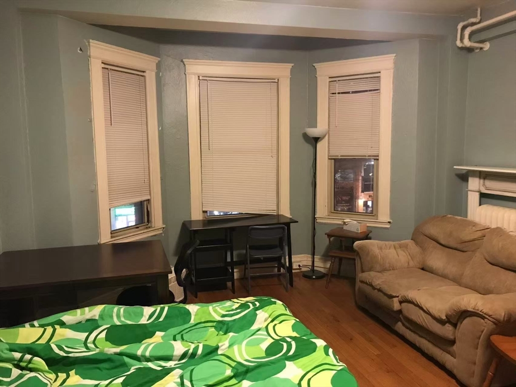 270 Huntington Avenue, Unit 304 Boston, MA 02115 - Photo 4 of 10 a living room with furniture and a window