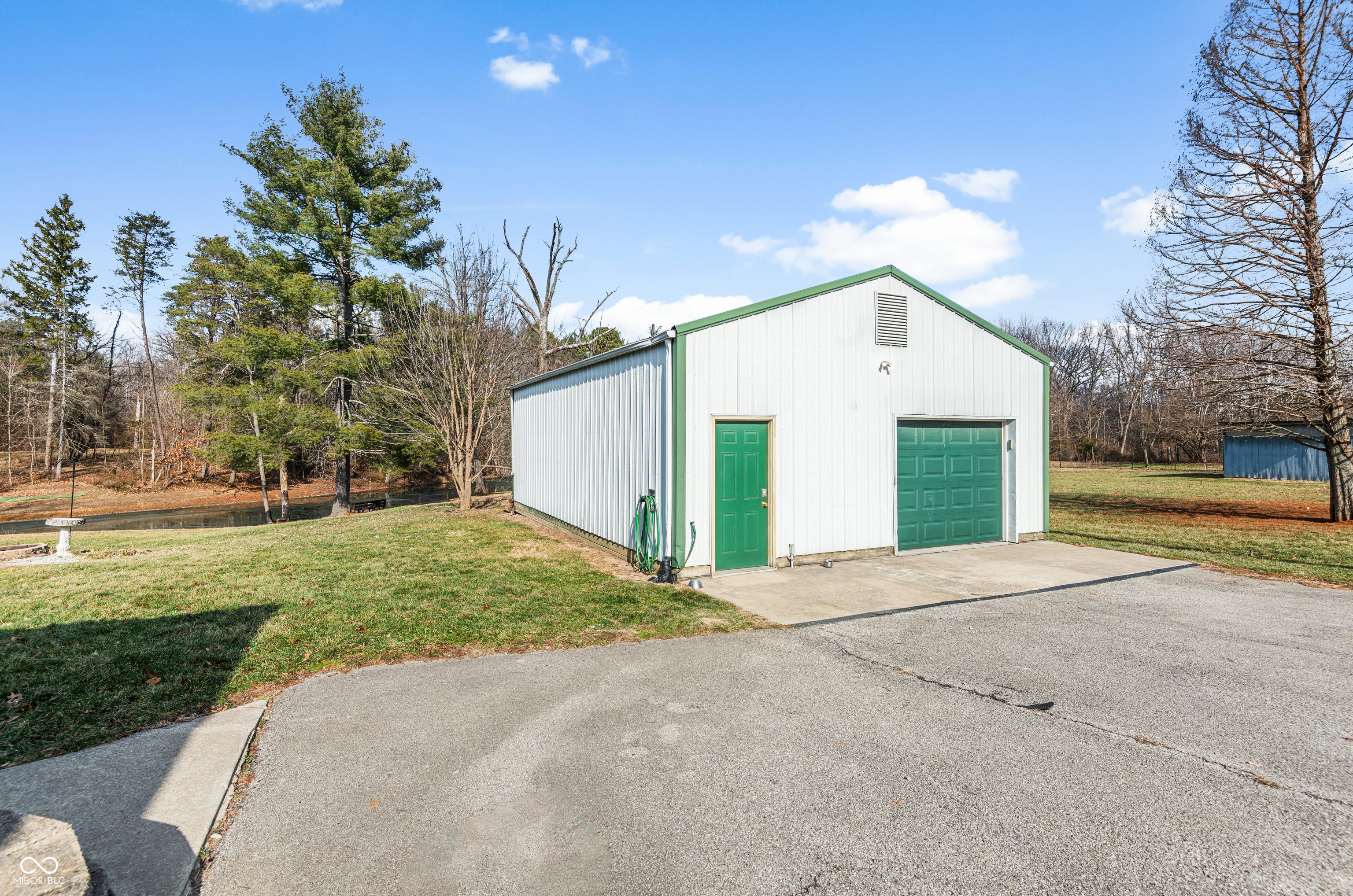 6370 State Road 46 Columbus, IN 47201 - Photo 4 of 58