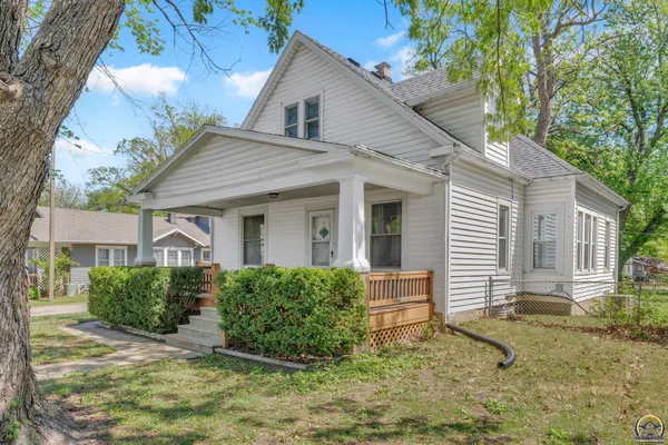 $185,000 | 400 Southwest Lindenwood Avenue, Topeka, KS 66606