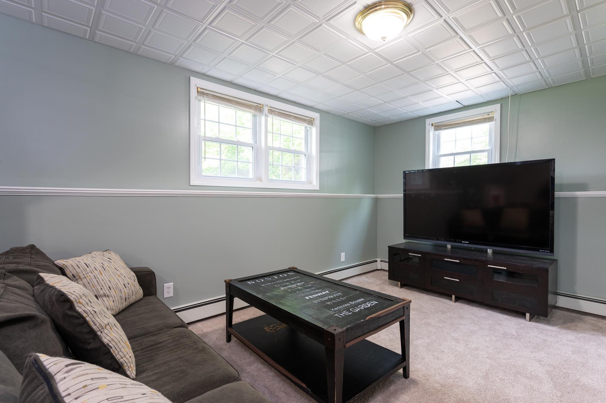 67 Drew Road Derry, NH 03038 - Photo 23 of 37