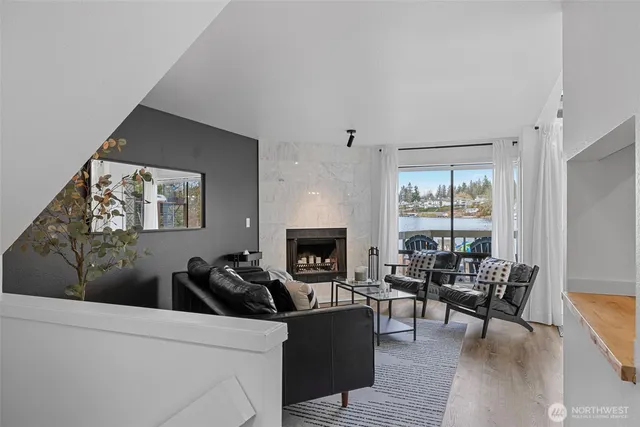 a en suite bathroom with a double vanity sink and mirror