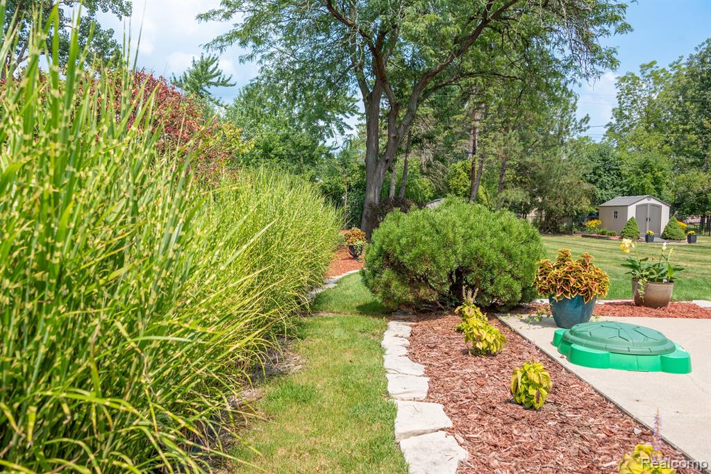 8296 Hampton Road Grosse Ile, MI 48138 - Photo 11 of 72