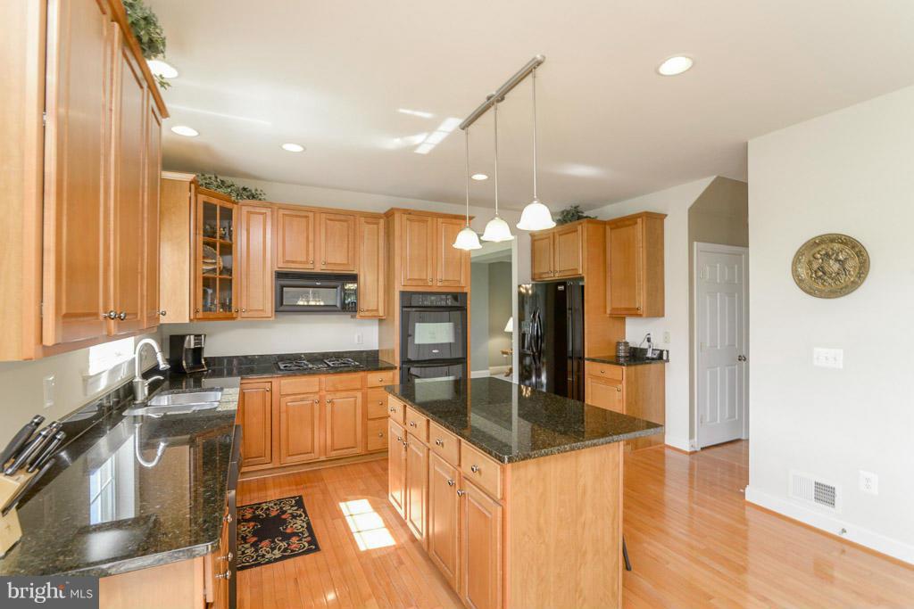 18323 Upper Beckleysville Road Hampstead, MD 21074 - Photo 8 of 23 Kitchen