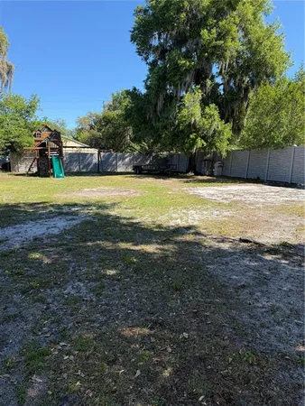 a view of a yard with a house
