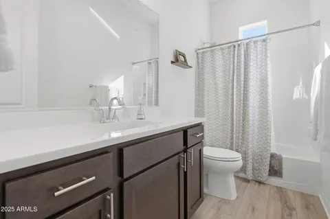 a view of a back yard