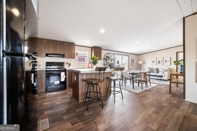 a view of a kitchen and dining room