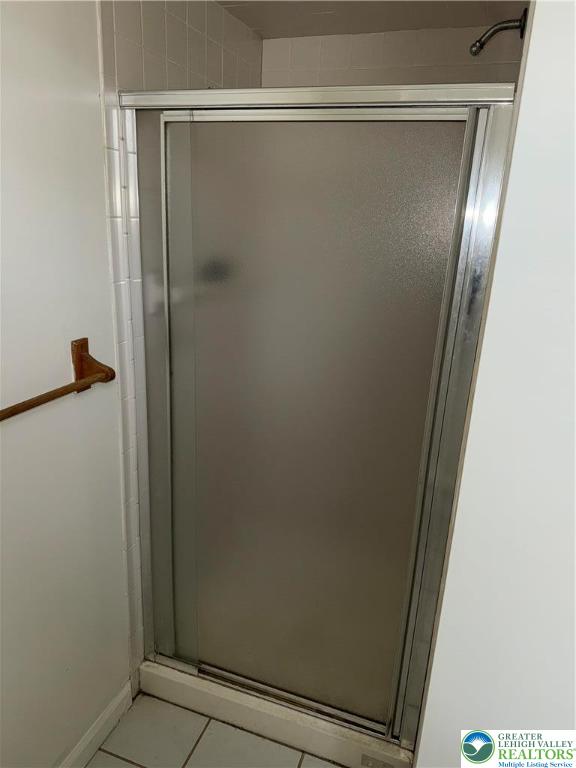 2955 Middletown Road Bethlehem, PA 18020 - Photo 7 of 20 a bathroom with a glass shower door
