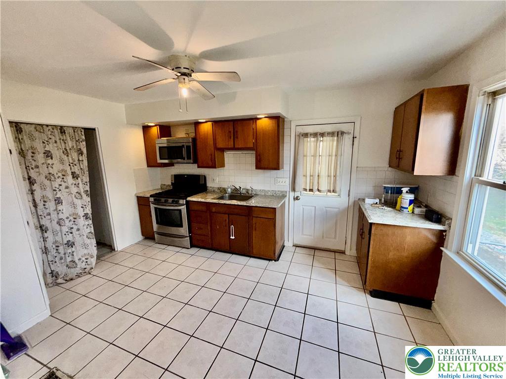 2955 Middletown Road Bethlehem, PA 18020 - Photo 9 of 20 a kitchen with stainless steel appliances a sink a stove a refrigerator and cabinets