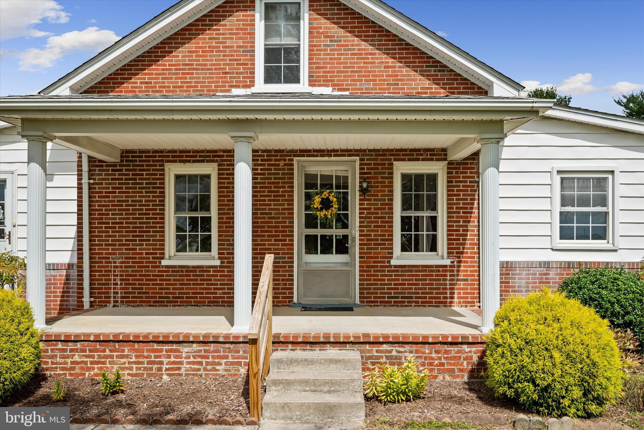 160 Apple Valley Road Winchester, VA 22602 - Photo 3 of 38 Roomy front porch