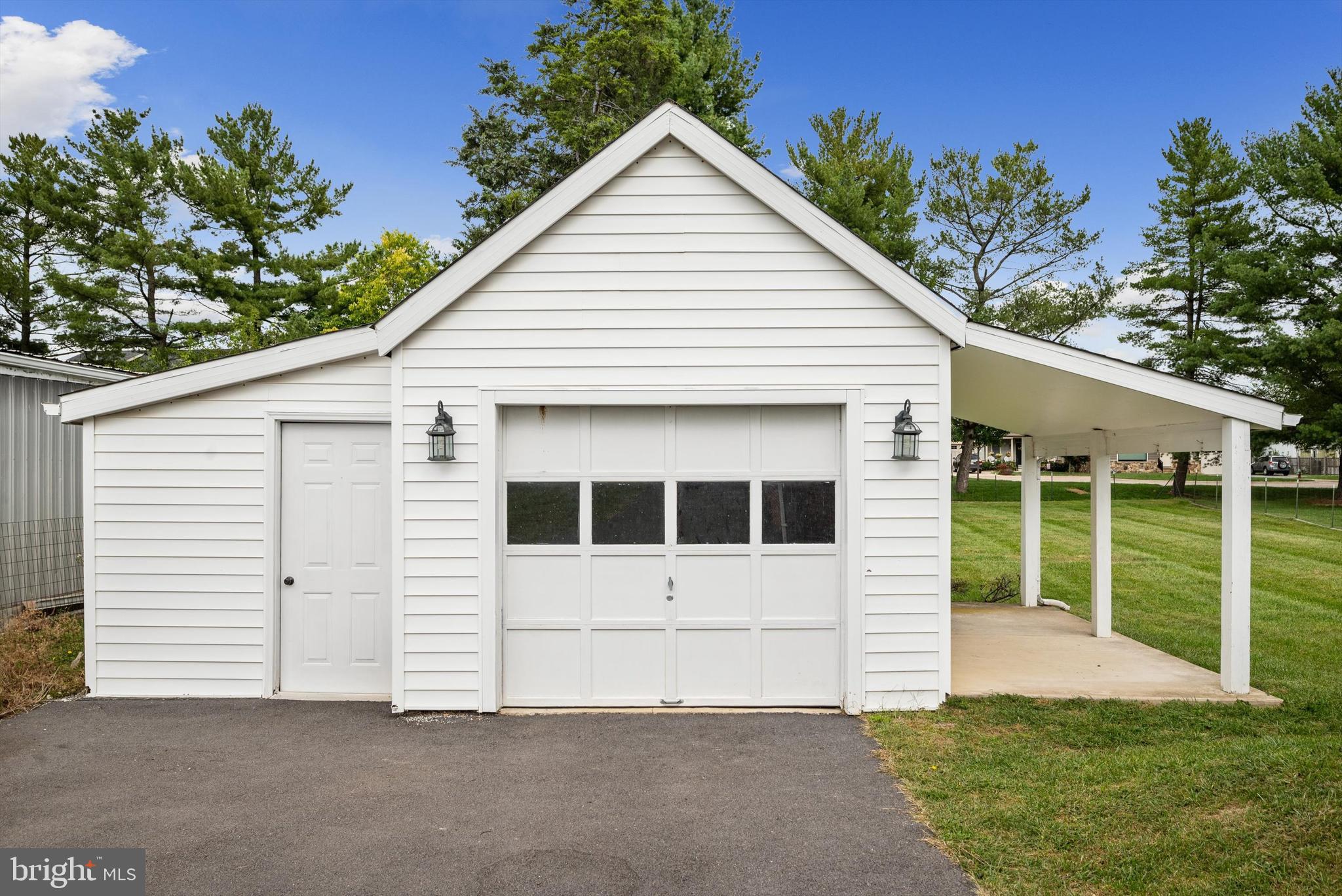 160 Apple Valley Road Winchester, VA 22602 - Photo 32 of 38 Sweet one car garage