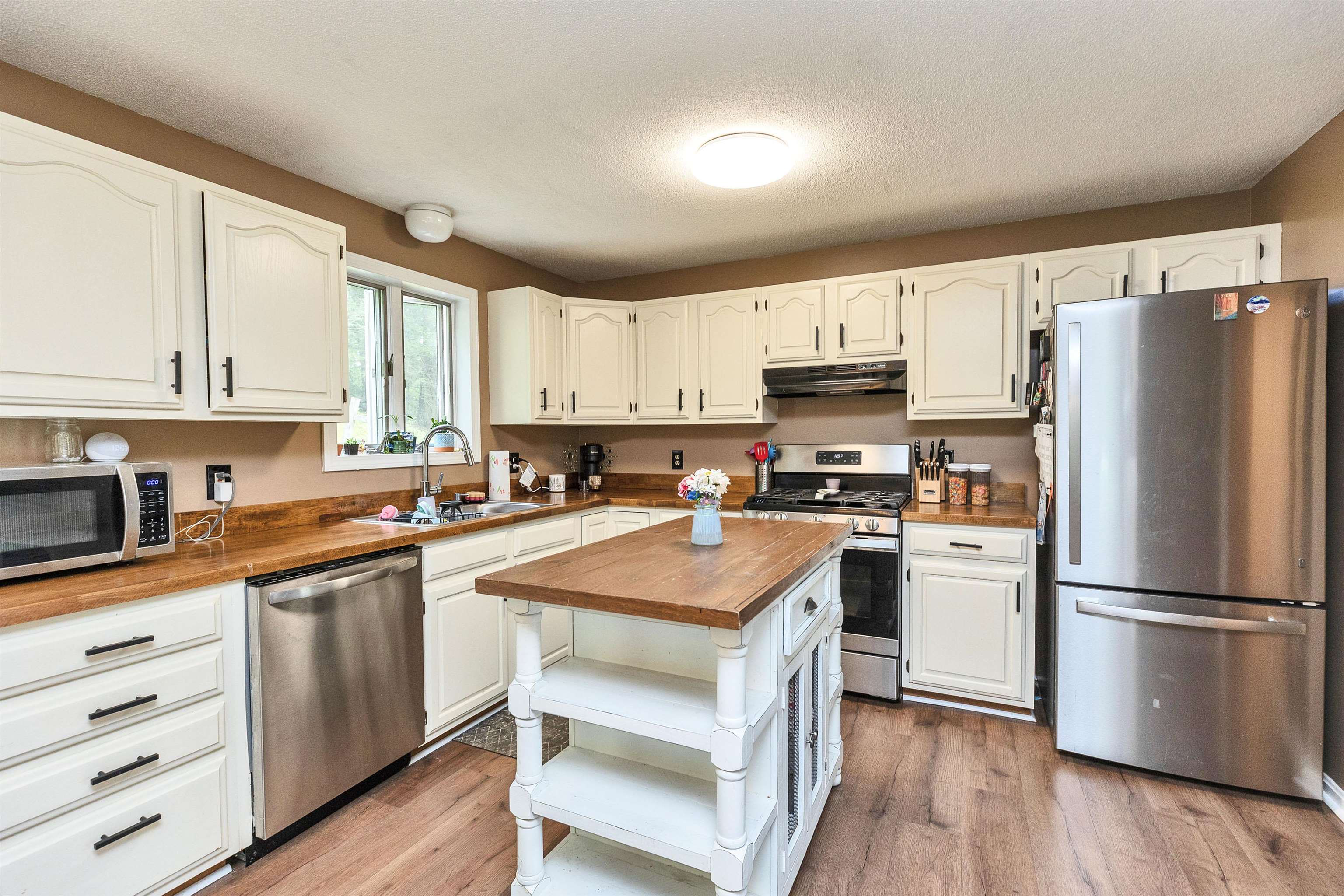 203 Forest Road, Unit B Hancock, NH 03449 - Photo 12 of 33