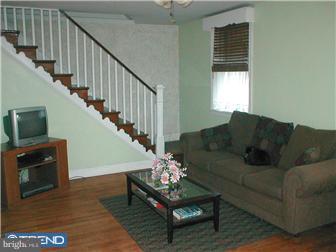 31 Dutton Mill Road Aston, PA 19014 - Photo 3 of 12 Living Room