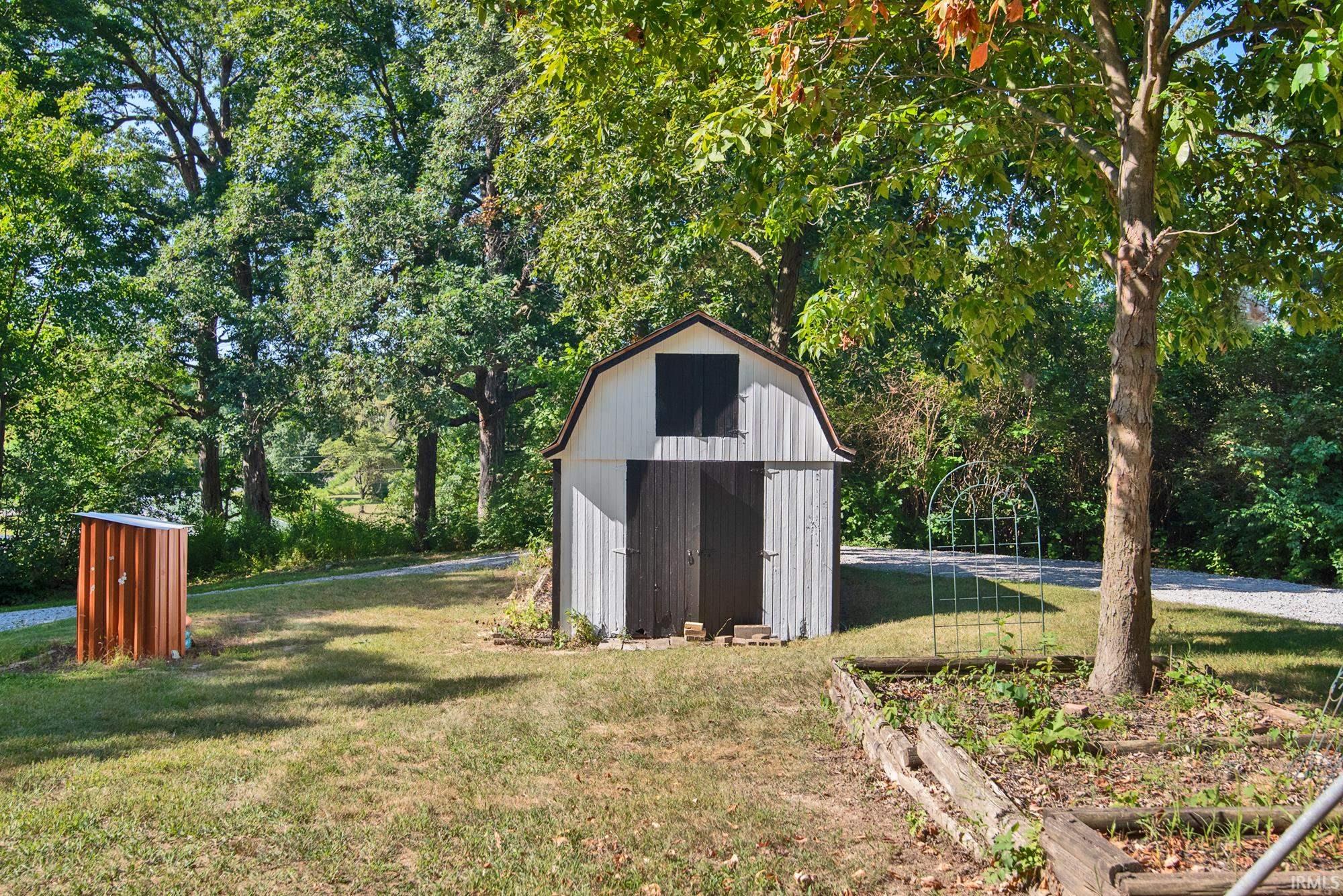 11818 North Roanoke Road Roanoke, IN 46783 - Photo 9 of 31