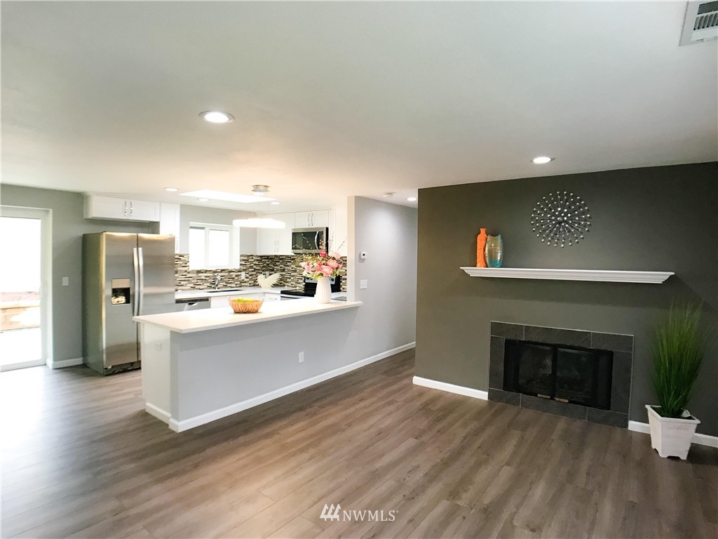 769 Queen Avenue Northeast Renton, WA 98056 - Photo 3 of 17