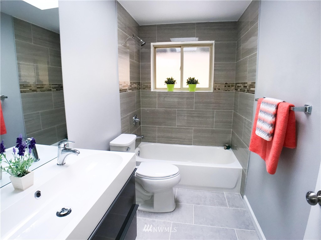 769 Queen Avenue Northeast Renton, WA 98056 - Photo 7 of 17