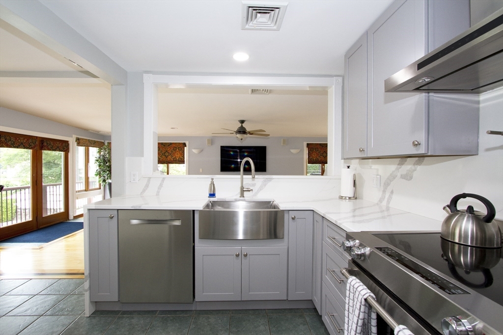 4 Johns Avenue Middleton, MA 01949 - Photo 14 of 36