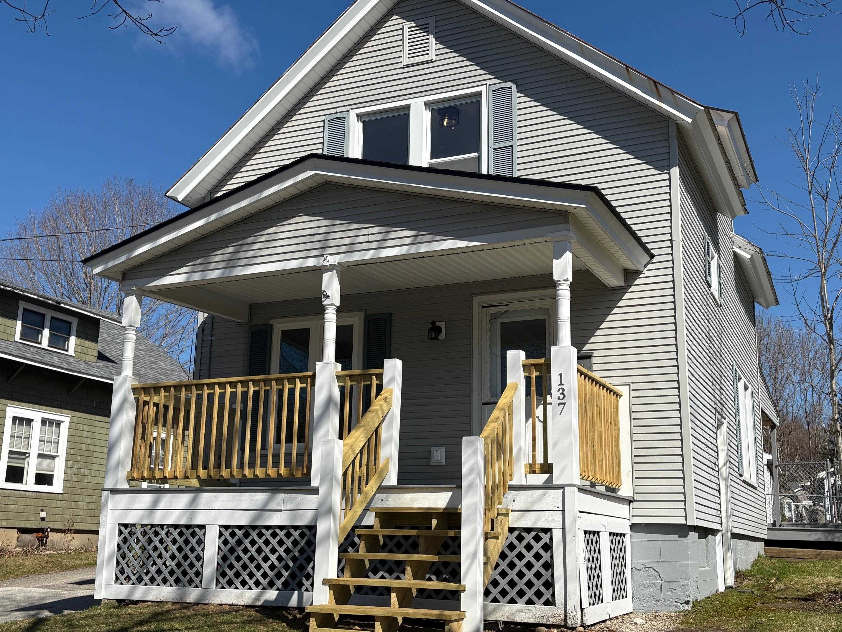 137 Oak Street Rutland, VT 05701 - Photo 2 of 20