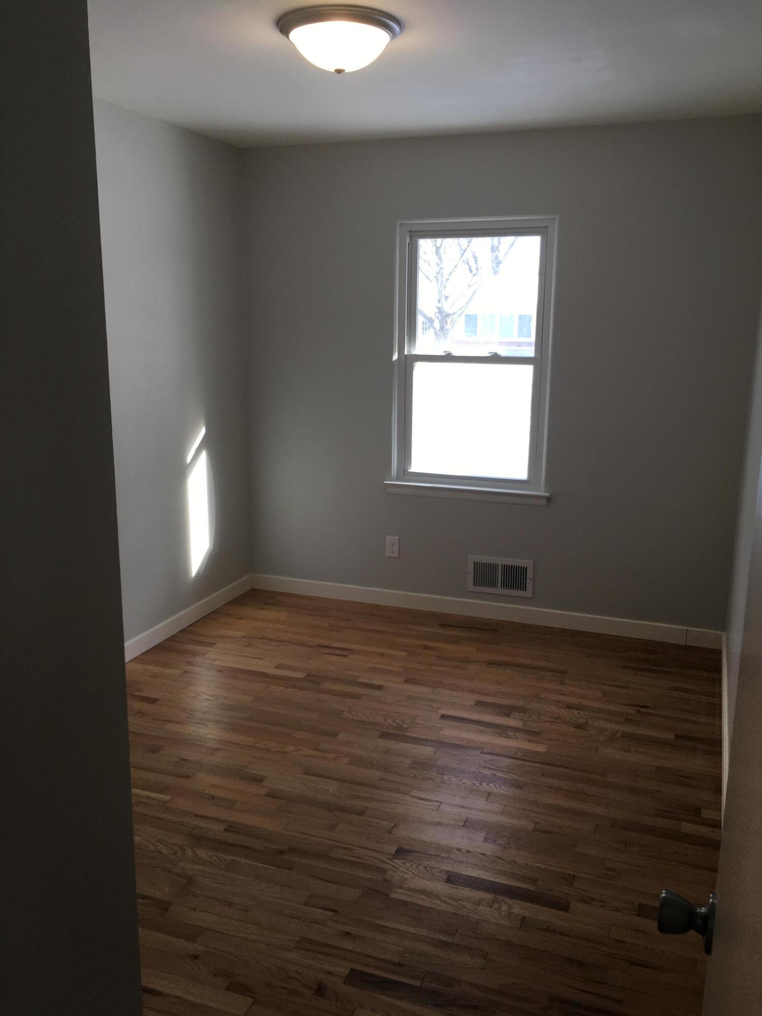 54 Lynden Road Holland, MI 49423 - Photo 23 of 34 23 Bed 1