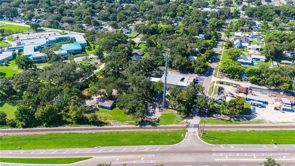 1503 Lakeview Avenue Seffner, FL 33584 - Photo 4 of 10 a view of a city