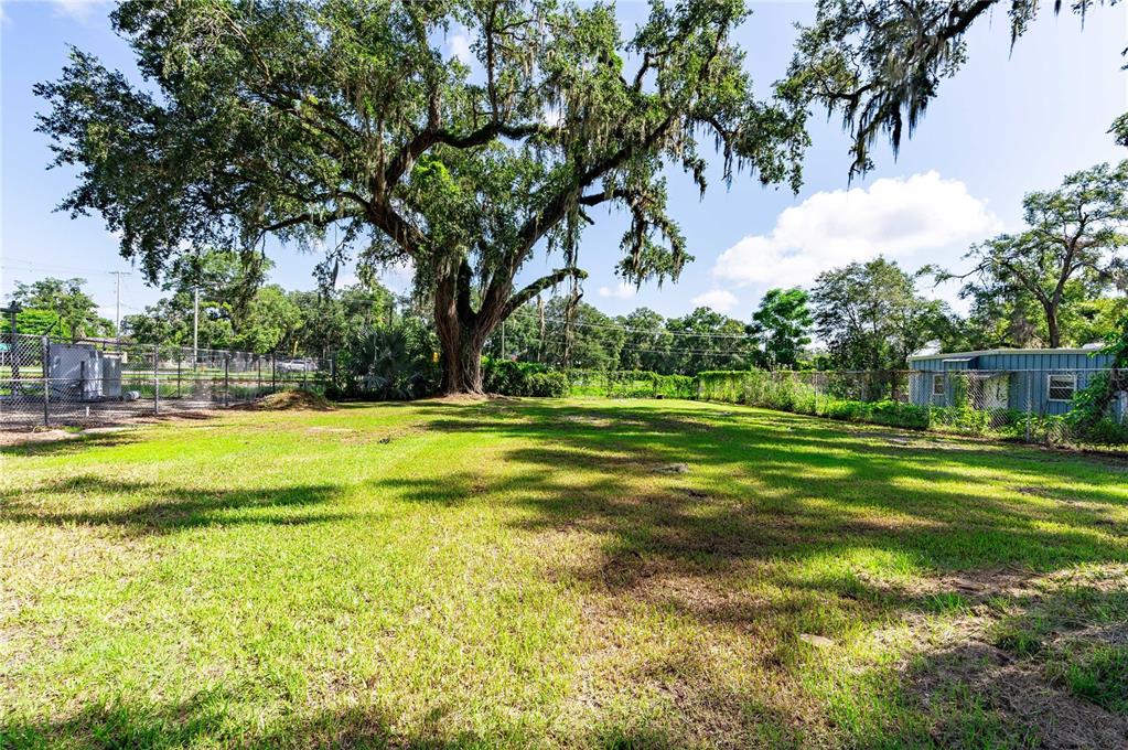 1503 Lakeview Avenue Seffner, FL 33584 - Photo 10 of 10 a view of a volley ball court