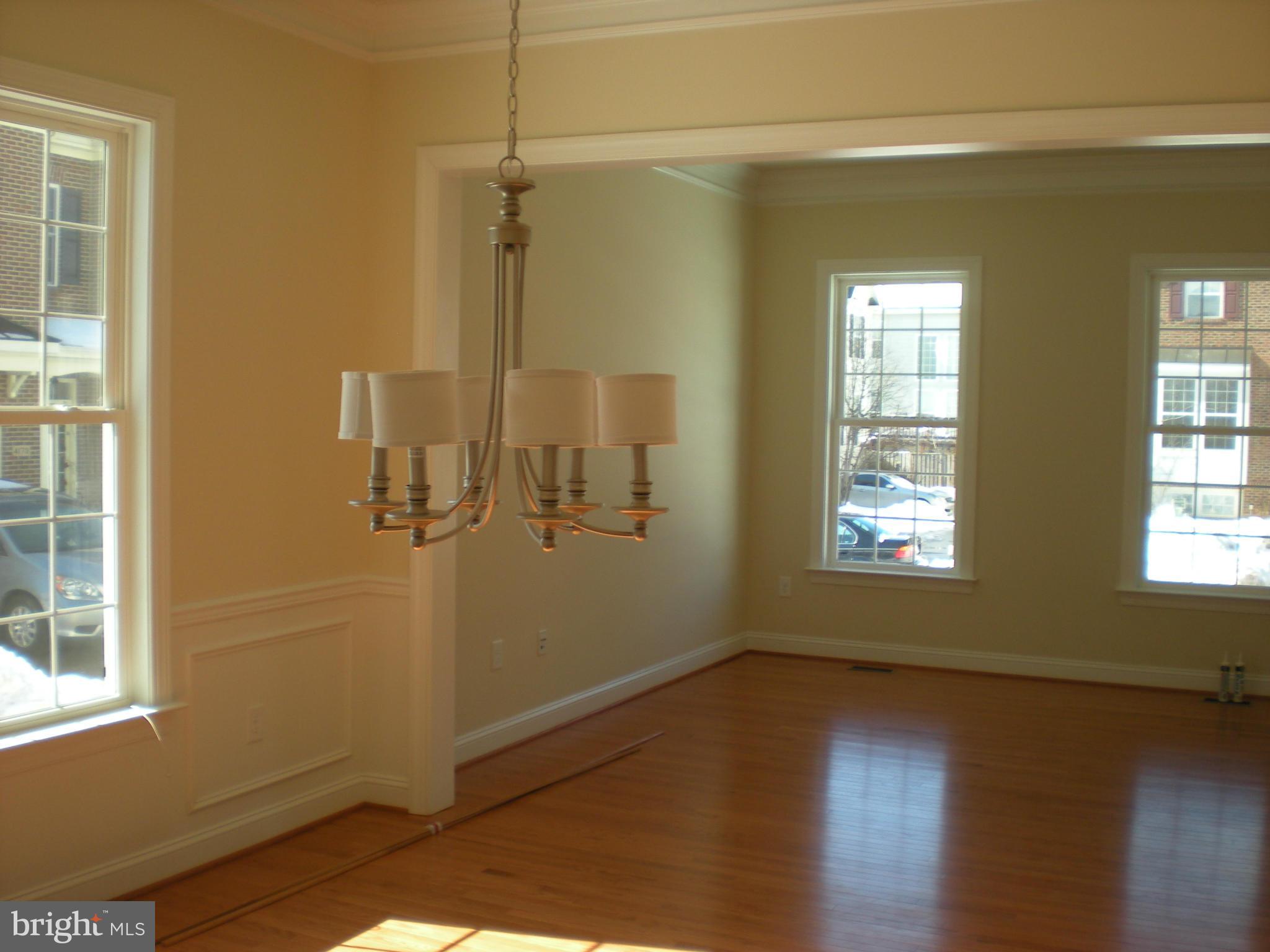 4169 Bell Ridge Court Chantilly, VA 20151 - Photo 4 of 15 Living Room