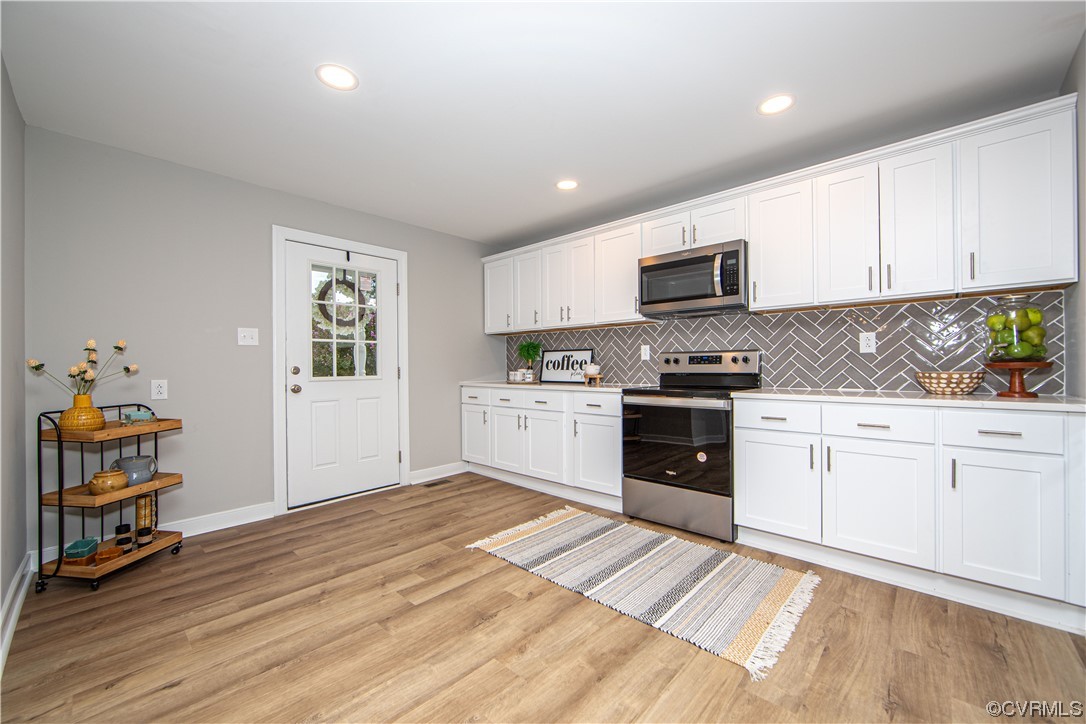 11611 Beach Road Chesterfield, VA 23838 - Photo 7 of 34 a kitchen with granite countertop a stove top oven a sink dishwasher and a refrigerator with wooden floor