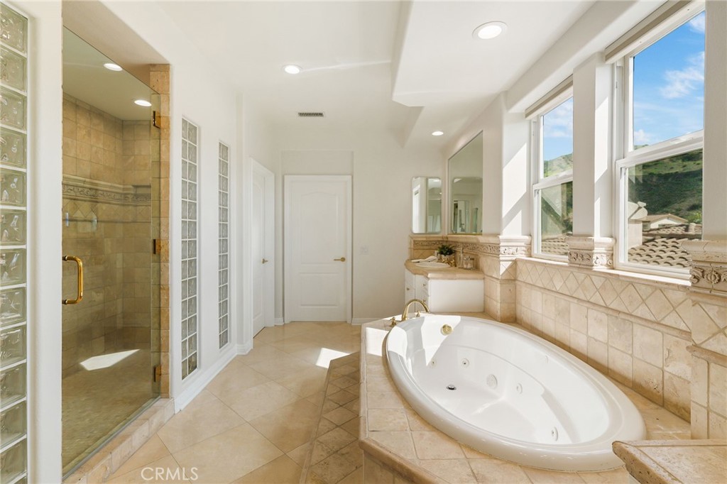 20112 Vía Cellini Porter Ranch, CA 91326 - Photo 33 of 64 a large bathroom with a tub shower and mirror