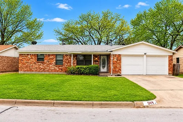 $1,900 | 544 Thompson Drive, Saginaw, TX 76179