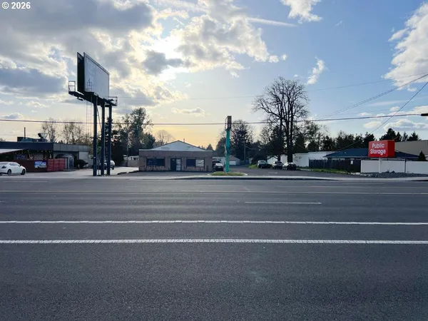 $2,400,000 | 11493 Southeast 82nd Avenue, Portland, OR 97222