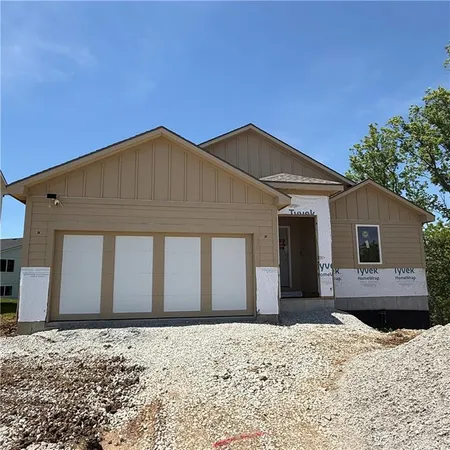 $469,900 | 2002 Southeast Oak Ridge Drive, Oak Grove, MO 64075