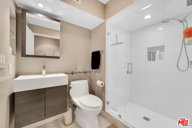 $7,895 | 13563 Contour Drive, Sherman Oaks, CA 91423