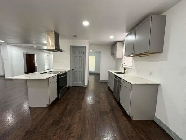 $2,895 | 5850 Paisley Street, Houston, TX 77096