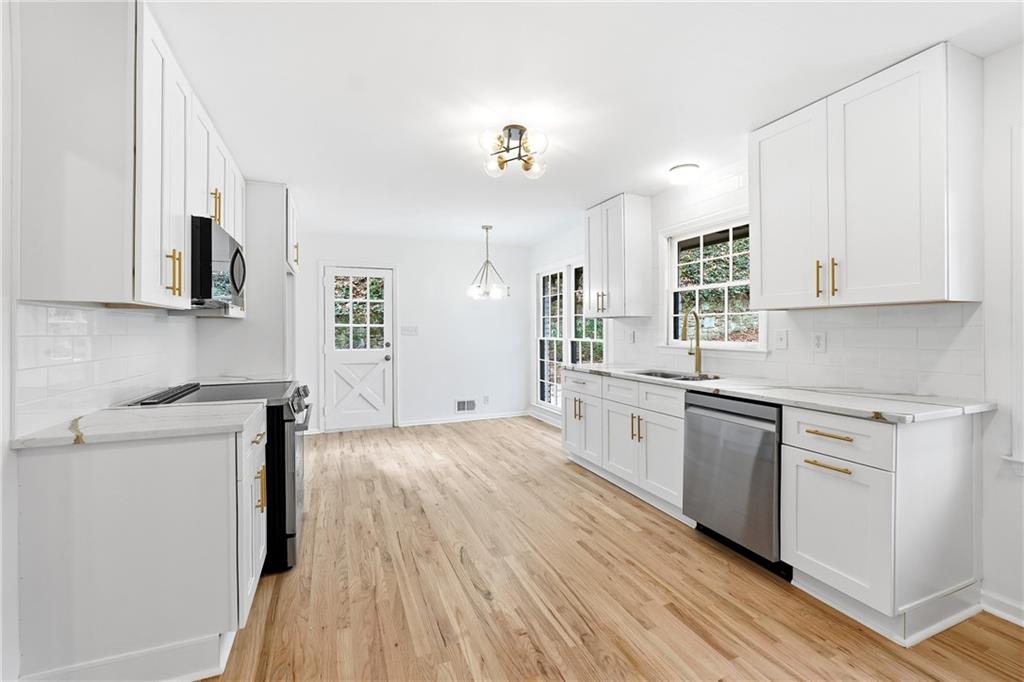 2520 Overlook Way Northeast Atlanta, GA 30345 - Photo 12 of 25