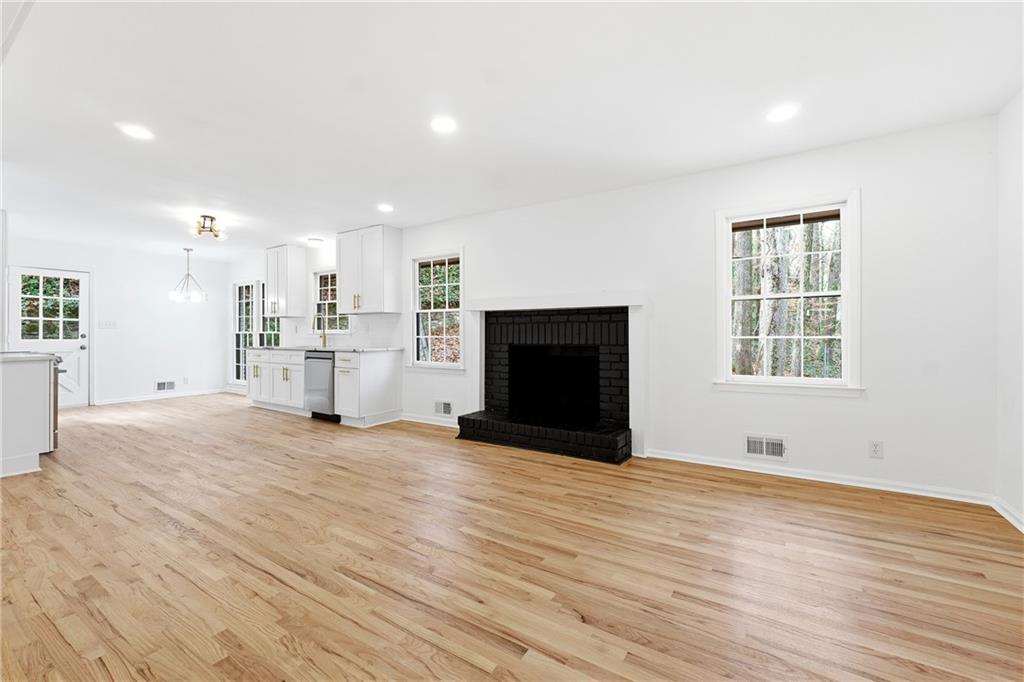 2520 Overlook Way Northeast Atlanta, GA 30345 - Photo 7 of 25