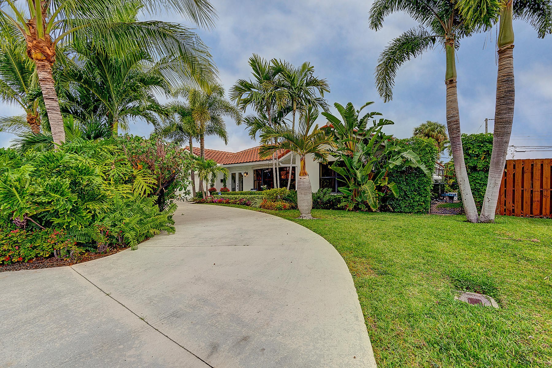 1061 Northwest 6th Street Boca Raton, FL 33486 - Photo 40 of 49 Circular Drive