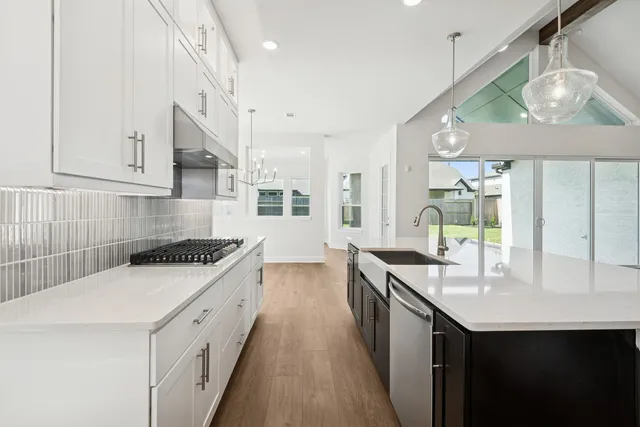 $640,000 | 9710 Falling Leaf Drive, Missouri City, TX 77459