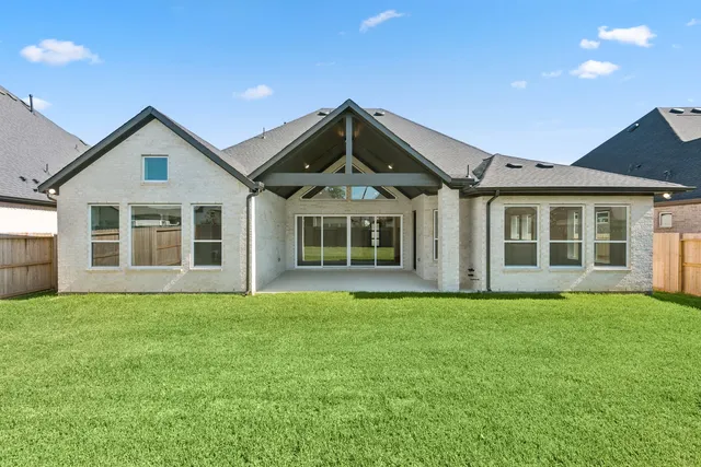 $640,000 | 9710 Falling Leaf Drive, Missouri City, TX 77459