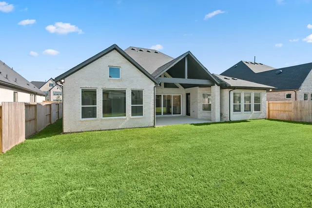 $640,000 | 9710 Falling Leaf Drive, Missouri City, TX 77459