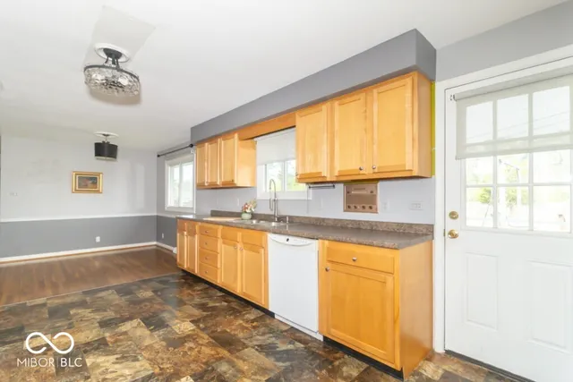 $239,900 | 732 East County Road 300 South, New Castle, IN 47362